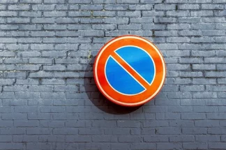 Panneau "interdit de stationner" objectif : ne pas avoir de contravention de stationnement